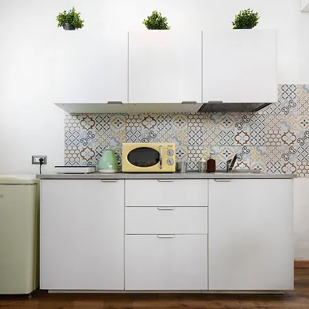 Sebino 15 - Monolocale Cool * Milan